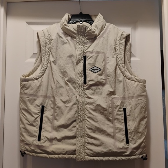 NWT Unknown London Padded And Heat Seal Tape
Detail Zip Up Vest Size XL - Picture 1 of 7